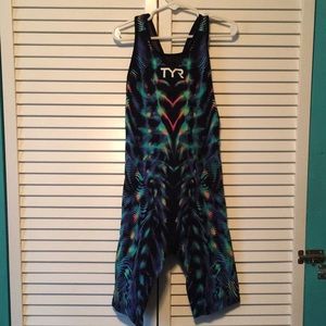 TYR closed back tech suit